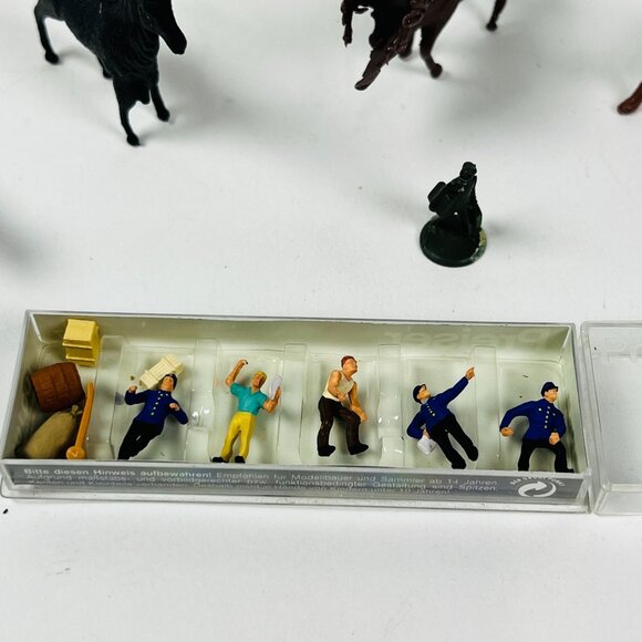 Miniature Animal & Preiser People Figurine HO Scale Plastic Accessories - Picture 2 of 7